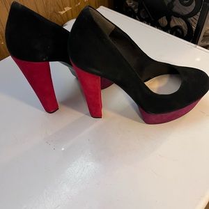 Suede multi Color shoe, size 9